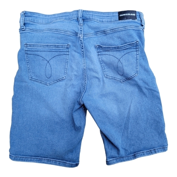 Calvin Klein Jeans | Women's Light Wash Mid-Rise Denim Bermuda Shorts - Picture 2 of 6